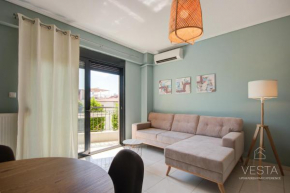 Uptown 2-level Apt, private patio & balcony with views